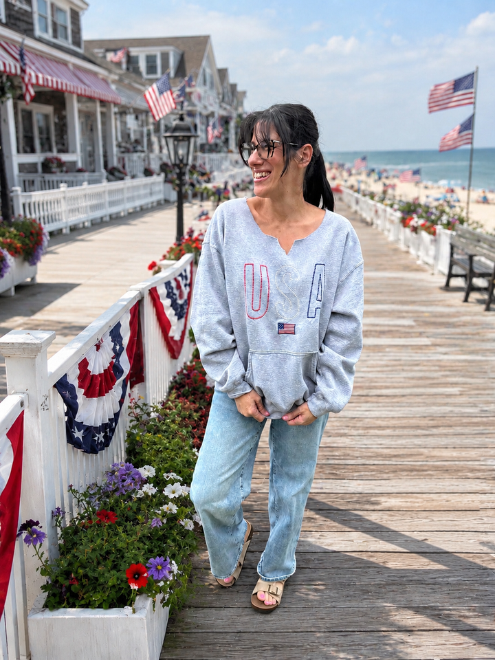Raw neckline USA sweatshirt